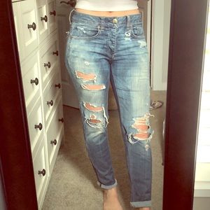 Distressed Tomgirl Jeans